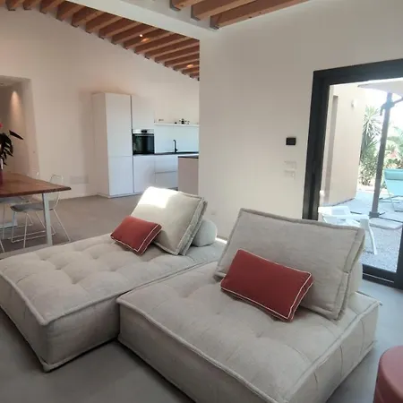 Casa Di Pino チェファル