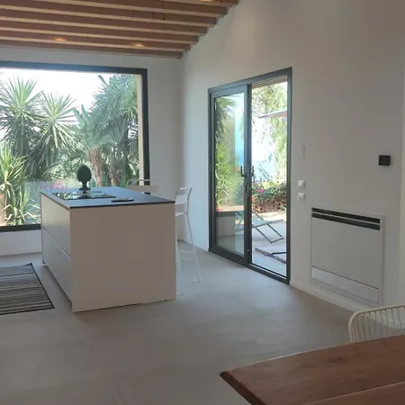 別荘 Casa Di Pino チェファル